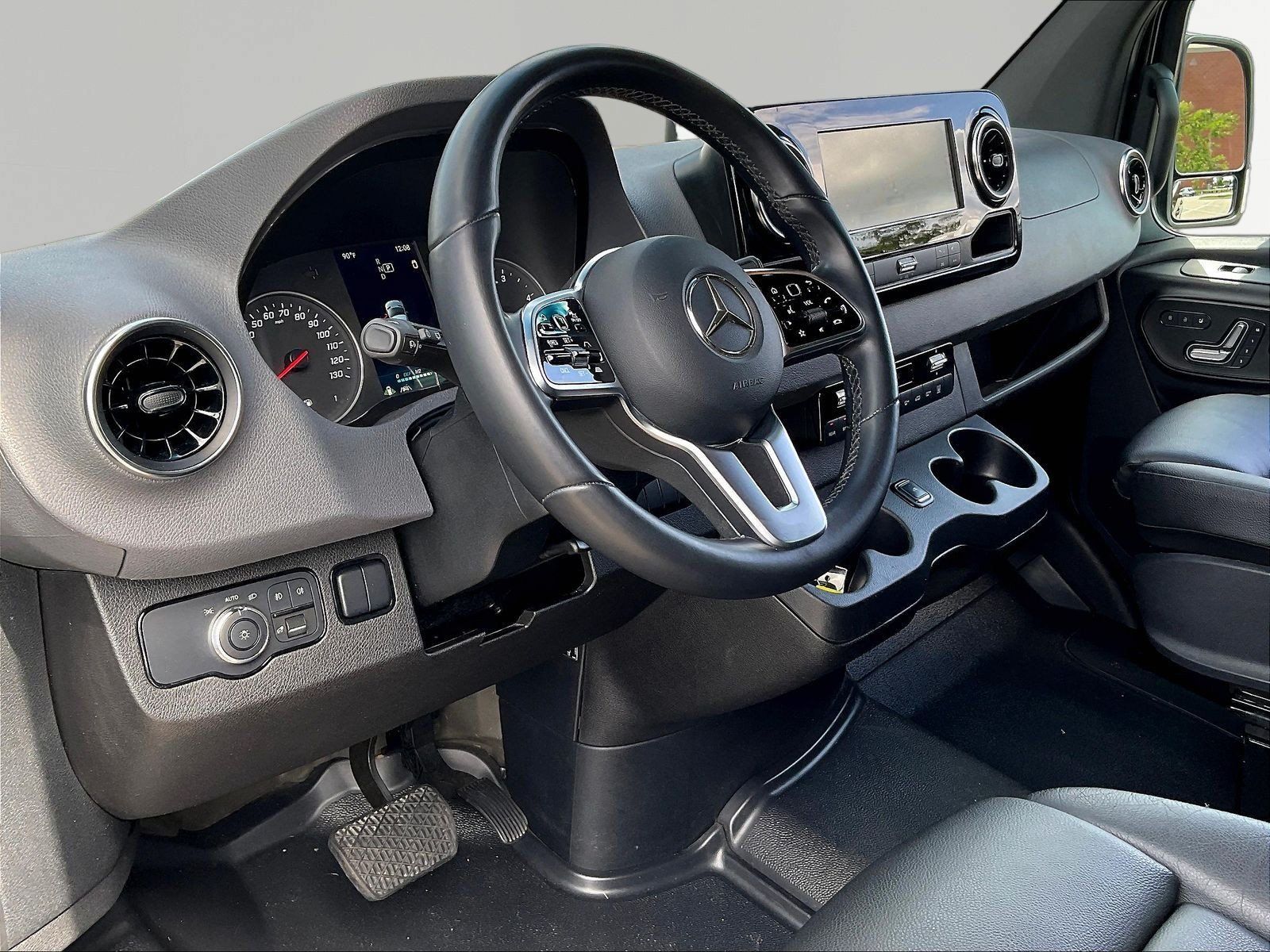 Used 2021 Mercedes-Benz Sprinter 2500 image 16