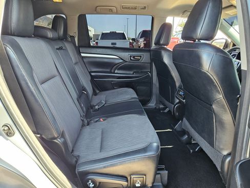 Used 2017 Toyota Highlander Plus w/ Protection Package #3 FWD image 25