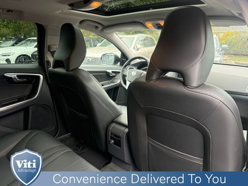 Used 2018 Volvo V60 T5 Cross Country AWD/4WD image 26