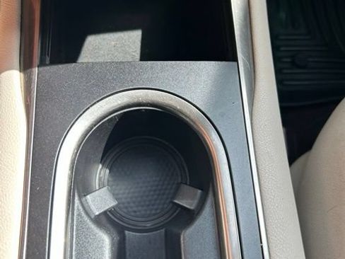 Used 2017 Lincoln MKC Reserve w/ Lincoln MKC Climate Package FWD image 15