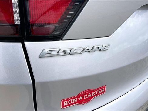 Used 2018 Ford Escape SE w/ SE Sport Appearance Package image 21