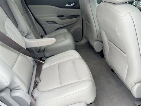 Used 2019 GMC Acadia SLT image 30