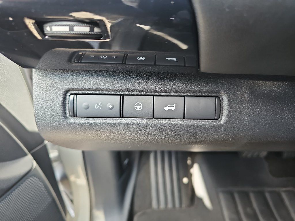 Used 2025 Nissan Pathfinder SV AWD/4WD image 24