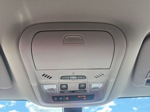 Used 2018 Buick Enclave Essence w/ Trailering Package FWD image 19