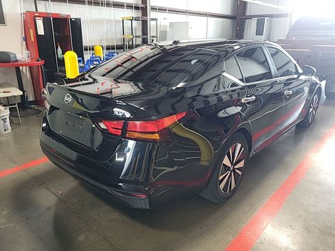 Used 2022 Nissan Altima 2.5 SV FWD image 4