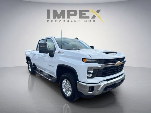 Used 2025 Chevrolet Silverado 2500 LT AWD/4WD image 7