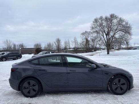 Used 2023 Tesla Model 3 Standard Range image 2