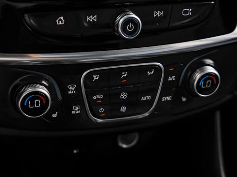 Used 2018 Chevrolet Traverse LT FWD image 31