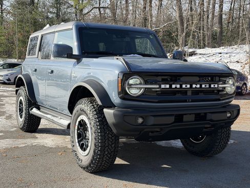 New 2025 Ford Bronco Outer Banks w/ Sasquatch Package image 14