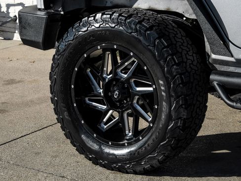 Used 2014 Jeep Wrangler Unlimited Rubicon w/ Max Tow Package image 39