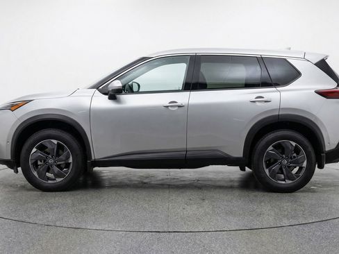 Used 2025 Nissan Rogue SV image 5