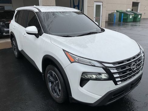 Used 2026 Nissan Rogue SV AWD/4WD image 3