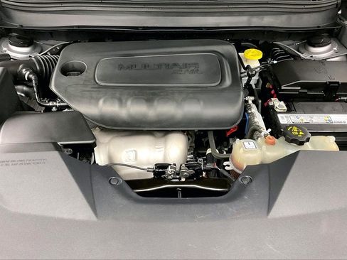 Used 2021 Jeep Cherokee Latitude Plus image 22