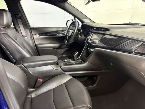 Used 2024 Cadillac XT6 Premium Luxury image 14