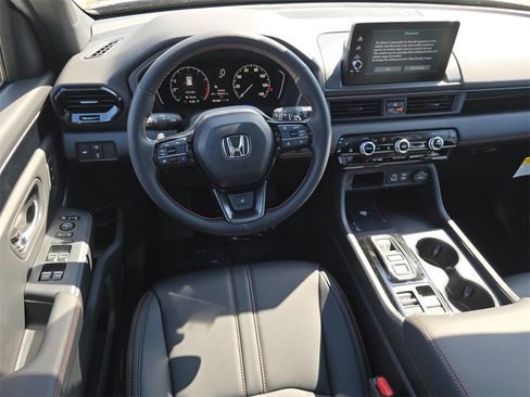 New 2025 Honda Pilot TrailSport image 28