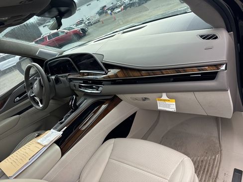 Used 2023 Cadillac Escalade Premium Luxury Platinum image 15