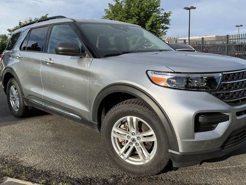 Used 2023 Ford Explorer XLT AWD/4WD image 1