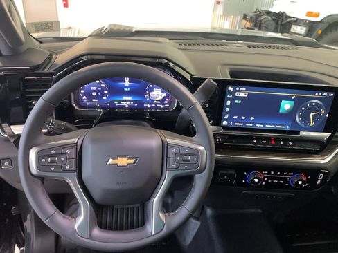 Used 2025 Chevrolet Silverado 2500 LT AWD/4WD image 21