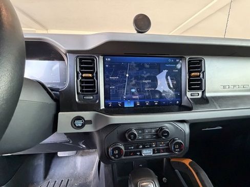 Used 2023 Ford Bronco Badlands image 12