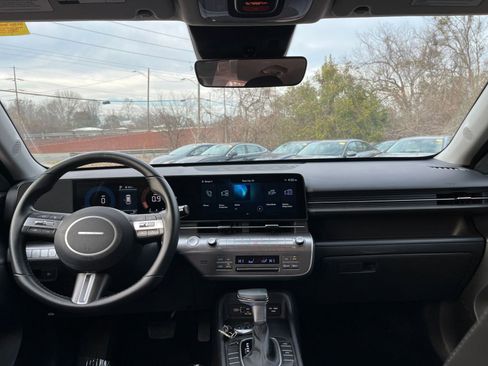 Used 2025 Hyundai Kona SEL image 31
