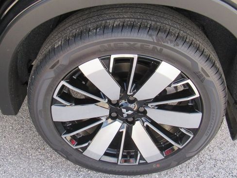 New 2025 Mitsubishi Outlander SE image 8