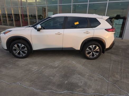 Used 2023 Nissan Rogue SV w/ SV Premium B Package AWD/4WD image 2