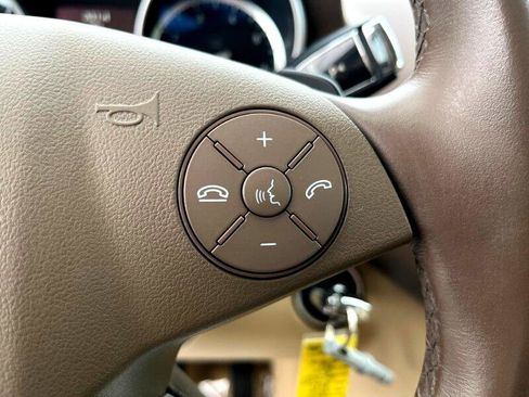 Used 2011 Mercedes-Benz GL 450 4MATIC image 30