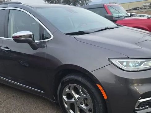 Used 2022 Chrysler Pacifica Limited image 1