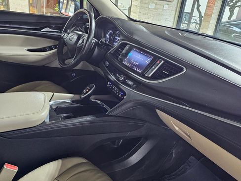 Used 2020 Buick Enclave Essence image 13
