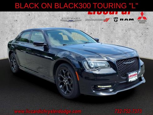 Used 2022 Chrysler 300 Touring L w/ Popular Equipment Group AWD/4WD image 1