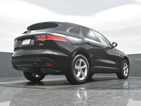 Used 2017 Jaguar F-PACE Premium image 34
