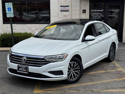 Used 2021 Volkswagen Jetta SE FWD image 2