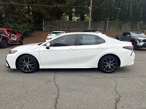 Used 2024 Toyota Camry SE FWD image 2