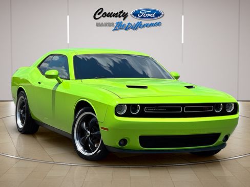 Used 2015 Dodge Challenger R/T Plus RWD image 1