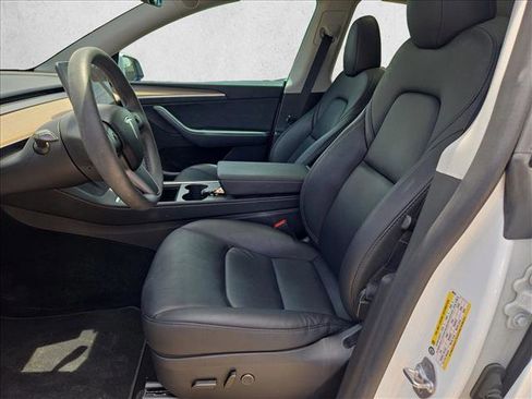 Used 2024 Tesla Model Y 2WD image 15