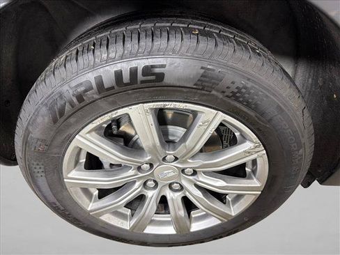 Used 2023 Cadillac XT4 Premium Luxury FWD image 17