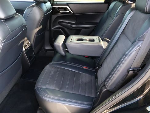 Used 2023 Mitsubishi Outlander SE image 17