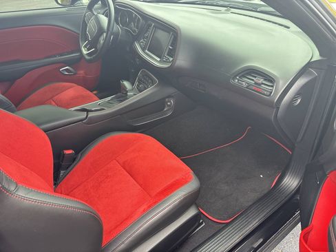 Used 2022 Dodge Challenger R/T Scat Pack RWD image 7