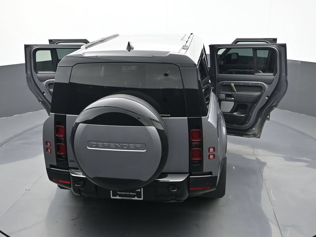 Used 2024 Land Rover Defender 130 X-Dynamic SE AWD/4WD image 24