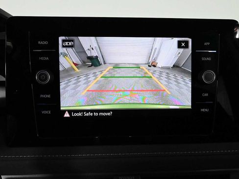 Certified 2025 Volkswagen Taos SE AWD/4WD image 5