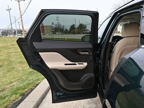Used 2017 Jaguar F-PACE Prestige image 23