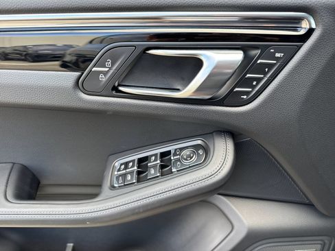 Certified 2026 Porsche Macan AWD/4WD image 12