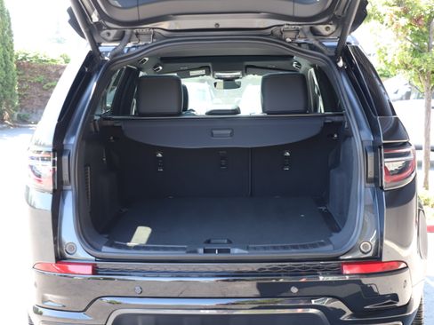 Certified 2025 Land Rover Discovery Sport Dynamic SE AWD/4WD image 16