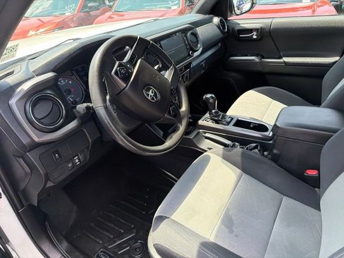 Used 2021 Toyota Tacoma TRD Off-Road w/ Technology Package AWD/4WD image 15