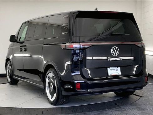 New 2025 Volkswagen ID. Buzz Pro S Plus RWD image 2