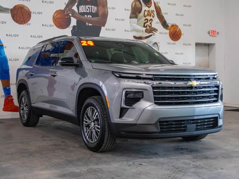 Used 2024 Chevrolet Traverse LT image 19
