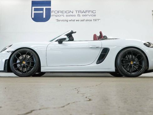 Used 2020 Porsche 718 Boxster Spyder RWD image 40