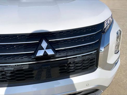 Used 2024 Mitsubishi Outlander SE image 29