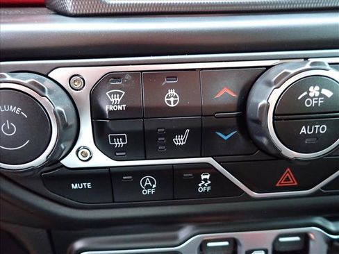 Used 2023 Jeep Gladiator Rubicon w/ Cold Weather Group AWD/4WD image 19