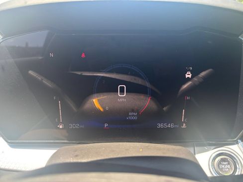 Used 2025 Chevrolet Trax LT FWD image 37